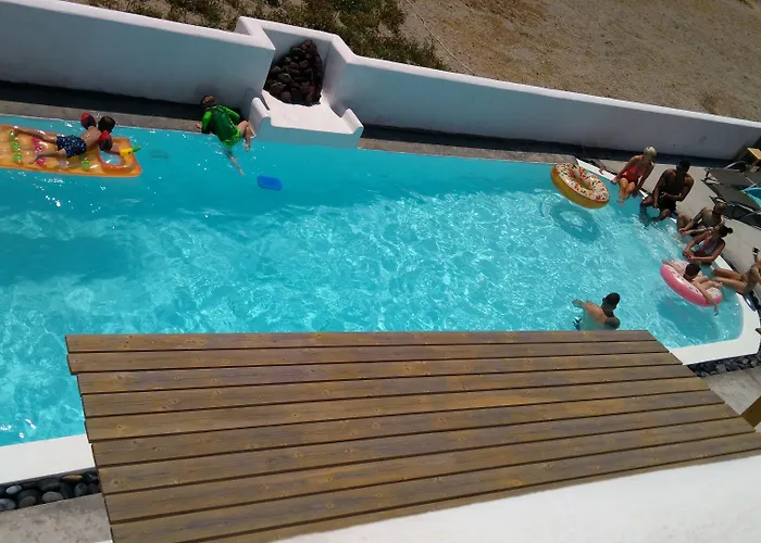 Daylight Hotel Perissa (Santorini)