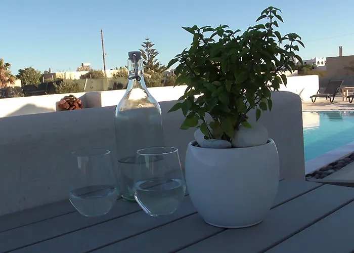 Daylight Perissa (Santorini)