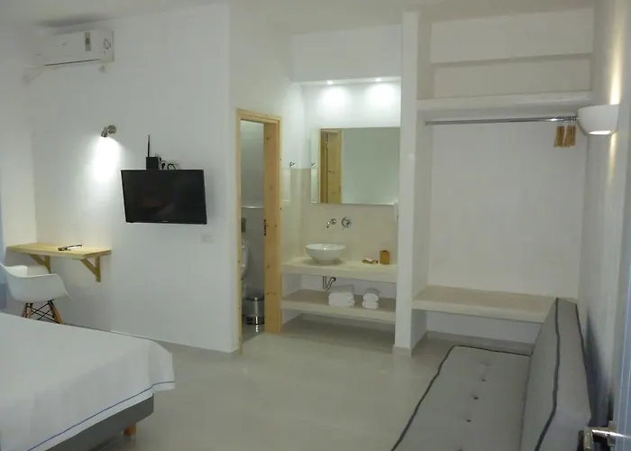 Daylight Hotel Perissa (Santorini)