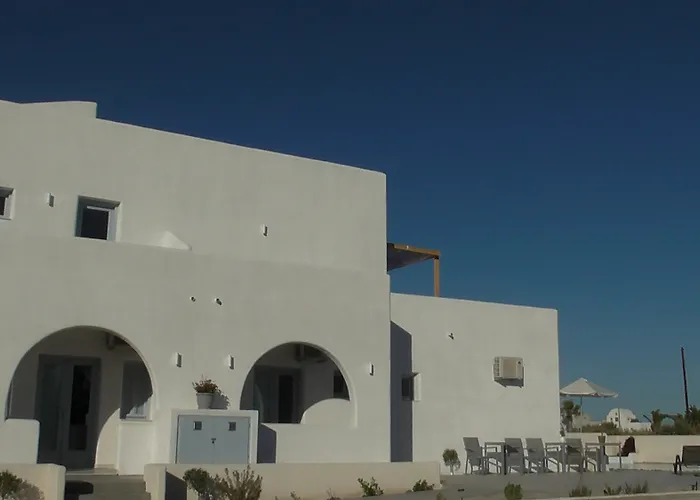 Daylight Hotel Perissa (Santorini)