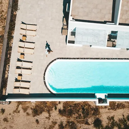 Daylight Perissa (Santorini)