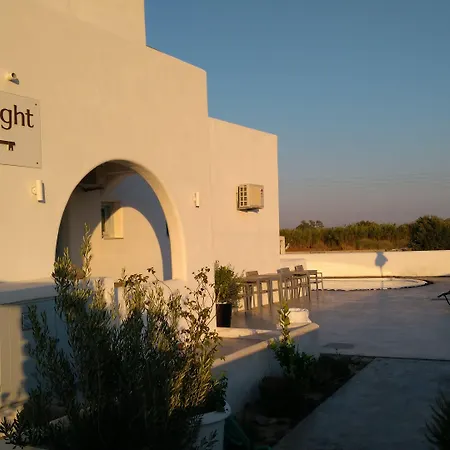 Daylight Perissa (Santorini)