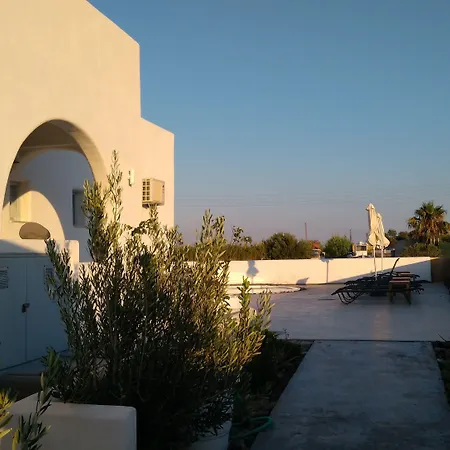 Daylight Perissa (Santorini)