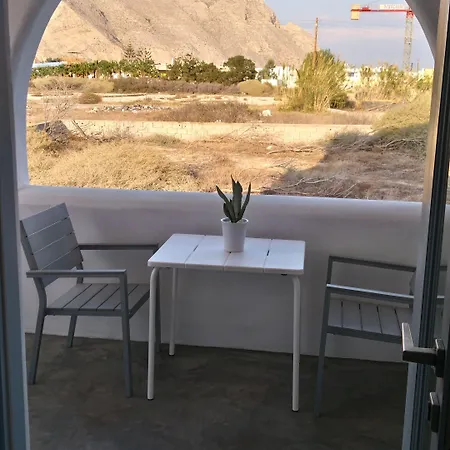 Daylight Hotel Perissa (Santorini)