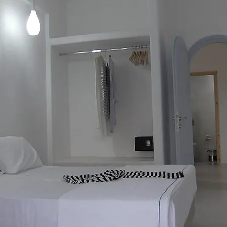 Daylight Hotel Perissa (Santorini)