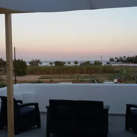 Daylight Perissa (Santorini)