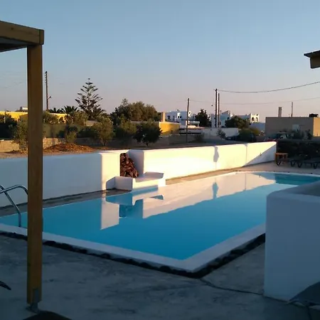 Daylight Perissa (Santorini)