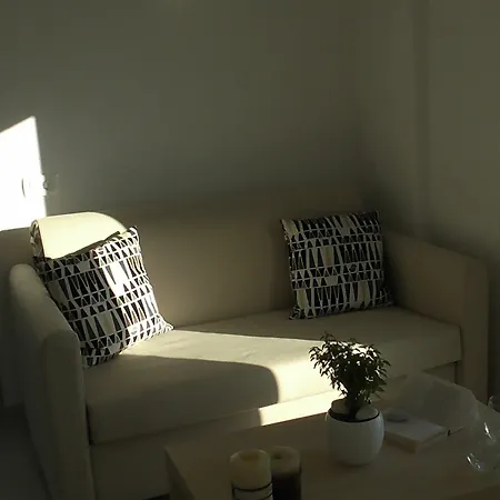 Daylight Perissa (Santorini)