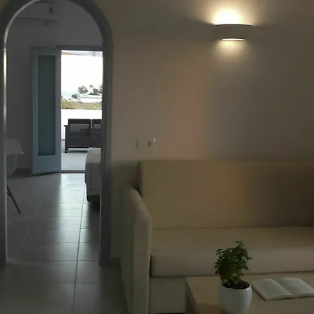 Daylight Hotel Perissa (Santorini)