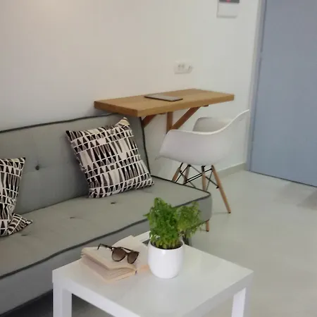 Daylight Hotel Perissa (Santorini)