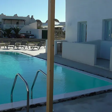 Daylight Perissa (Santorini)