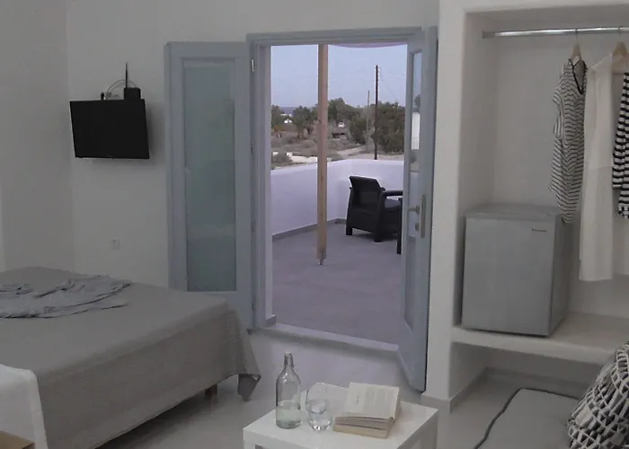 Daylight Hotel Perissa (Santorini)