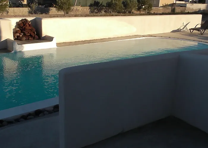 Daylight Perissa (Santorini)