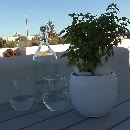 Daylight Perissa (Santorini)