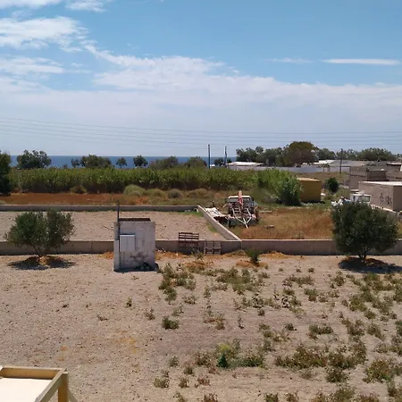 Daylight Hotel Perissa (Santorini)