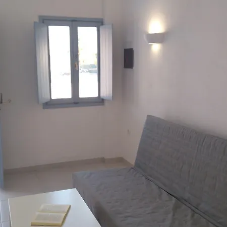 Daylight Hotel Perissa (Santorini)