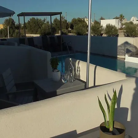 Daylight Perissa (Santorini)